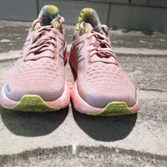 New Balance 1080 V12 Women's Soft Pink Athletic Shoes - Picture 4 of 10